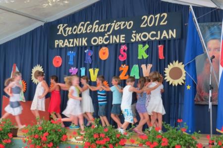 KNOBLEHARJEVO 2012- Otroški živ žav 25